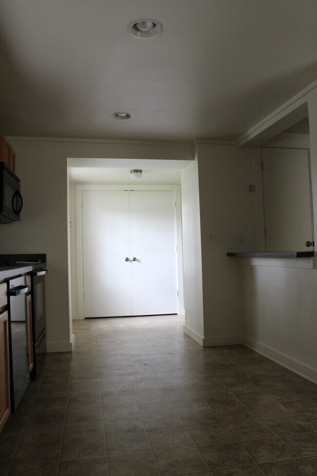 Building Photo - Cape Cod Home with Attached Garage