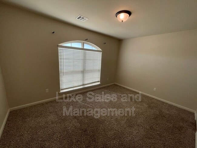 Building Photo - 9501 Ashford Dr
