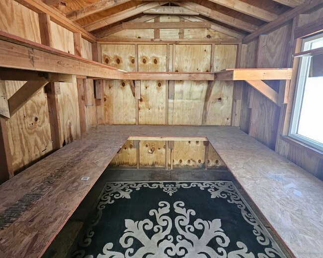 Building Photo - **Charming 3-Bedroom Home in Burbank Rancho**