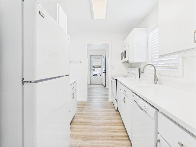 Building Photo - Cozy 2 Bedroom 1 Bathroom Ranch style Home...