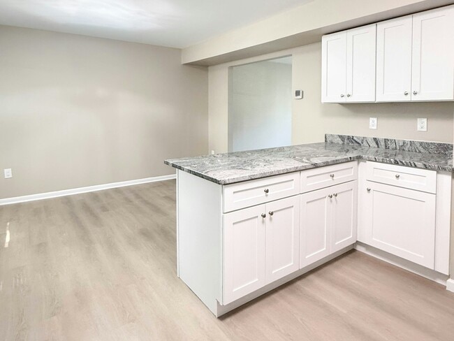Building Photo - 9242 Woodcreek Ct