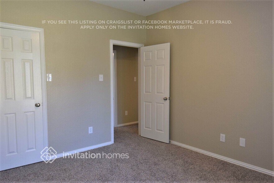 Building Photo - 2800 Lakeside Dr