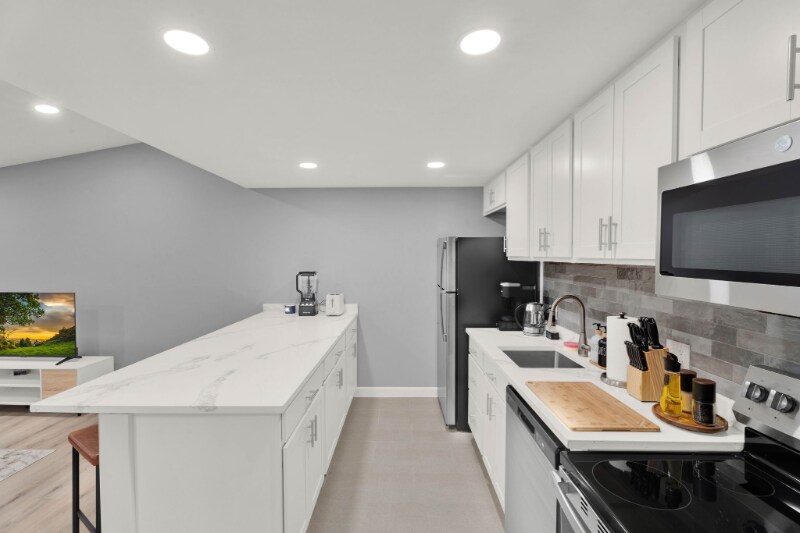 Building Photo - 6 Roanoke Ln