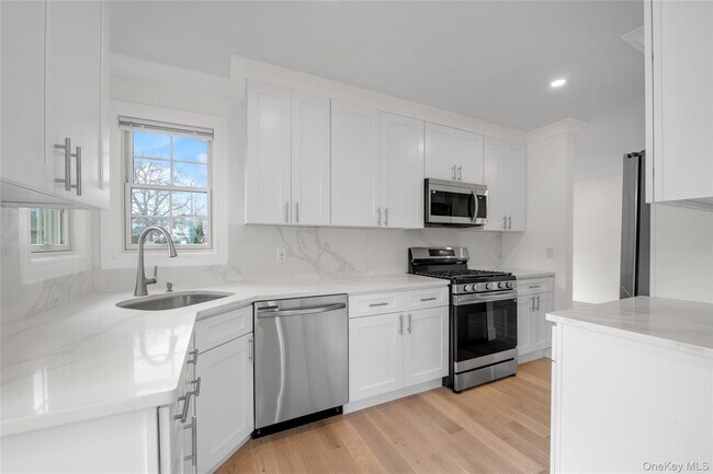 Building Photo - 1 Manhasset Ave