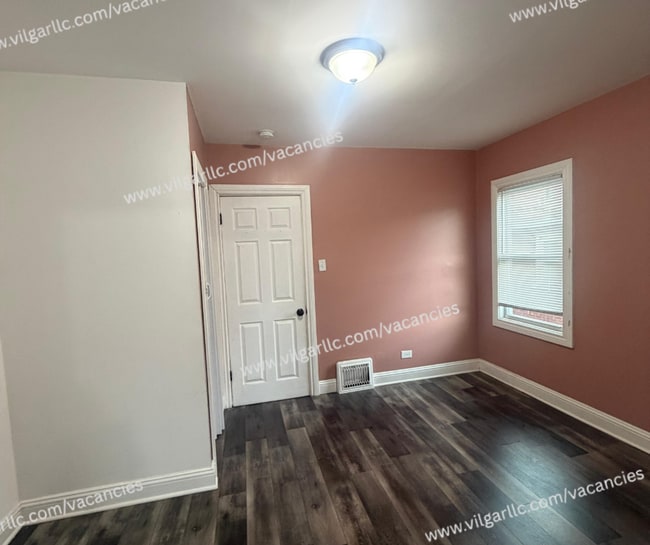 Building Photo - 511-511 169th St