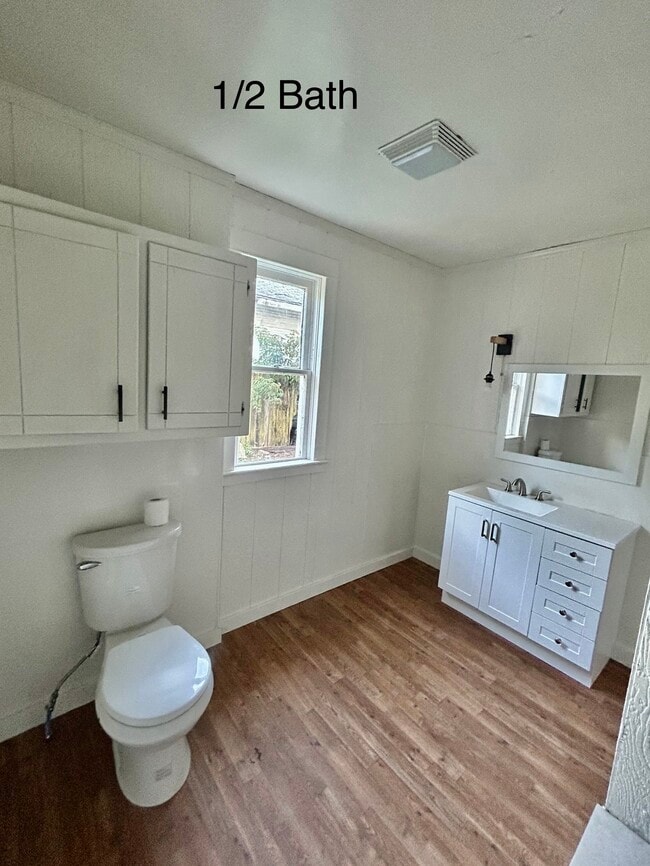 Building Photo - 1404 Callahan St