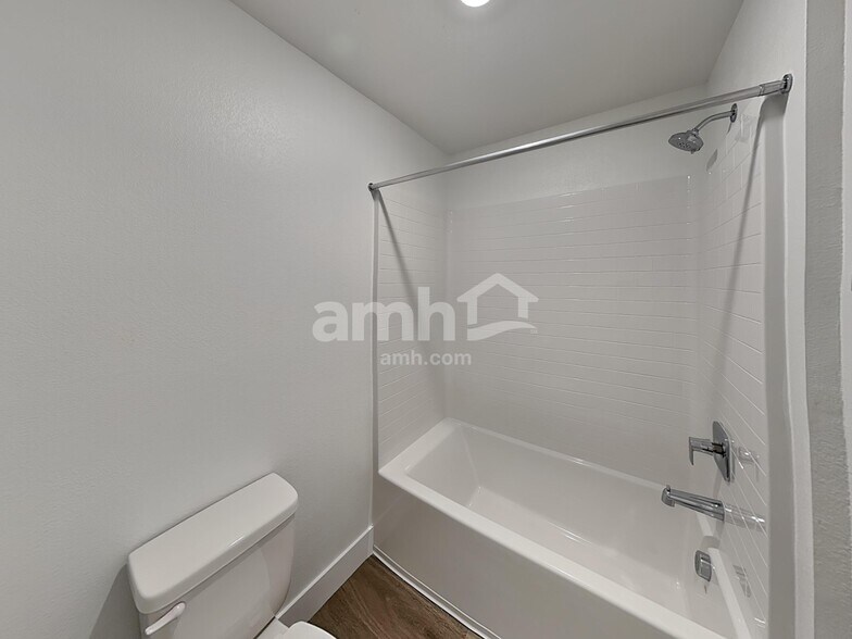 Building Photo - 10116 Cv Mountain St