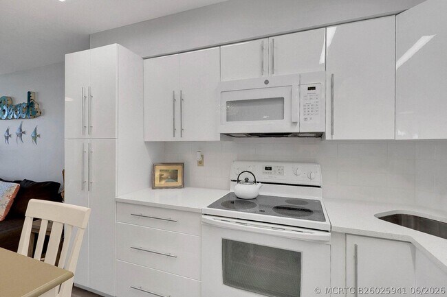 Building Photo - 2400 S Ocean Dr