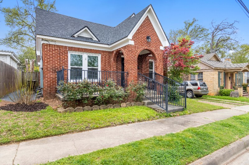 Building Photo - 315 E 1st St