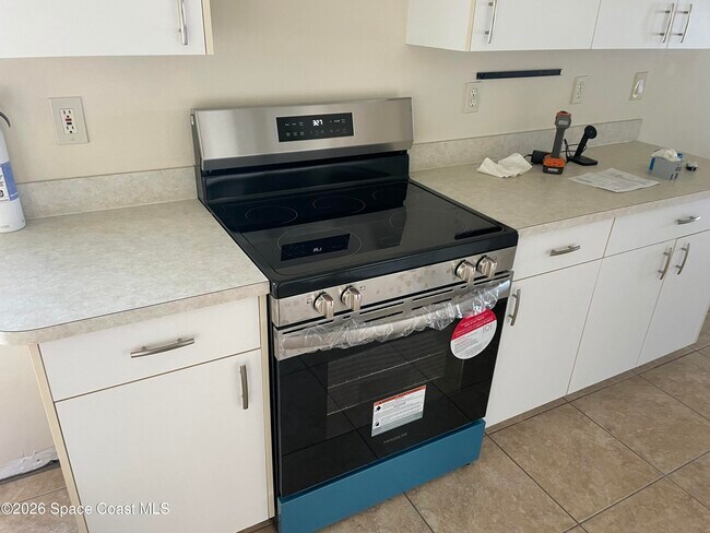 Building Photo - 1895 Bayhill Dr