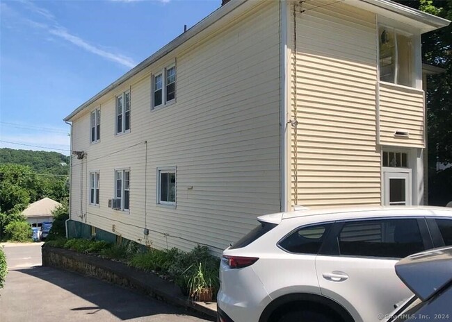 Building Photo - 15 Lone Oak Ave