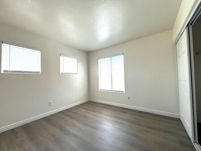 Building Photo - Spacious 4-Bedroom Home with Large Backyard in Moreno Valley