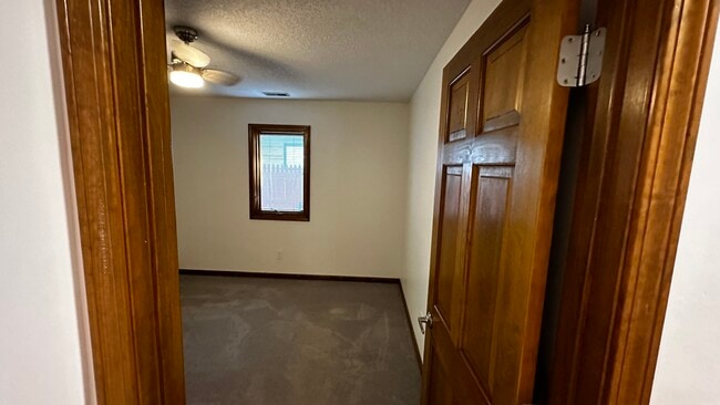 Building Photo - 14214 White Horse Ct
