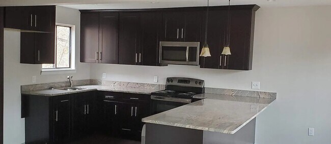 Building Photo - 350 Crewe Ct