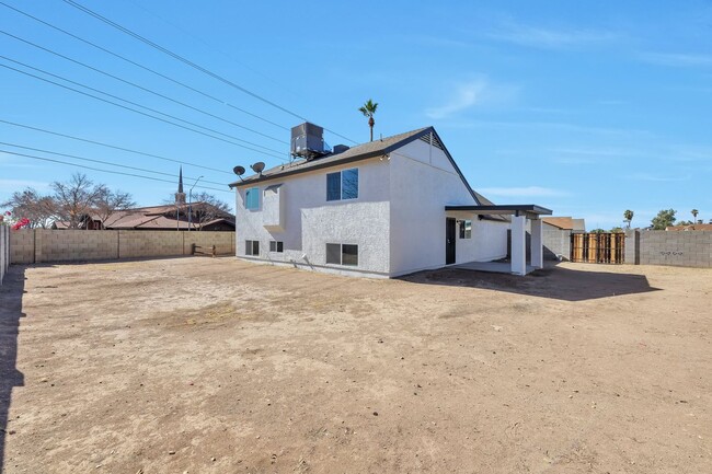 Building Photo - Welcome to this stunning 4-bedroom, 2-bath...