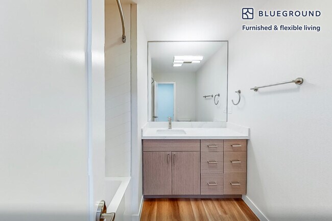 Building Photo - 2106 Manhattan Beach Blvd