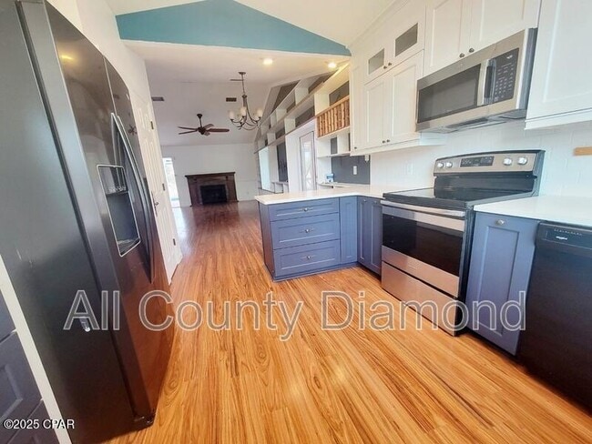 Building Photo - 247 Boca Shores Dr