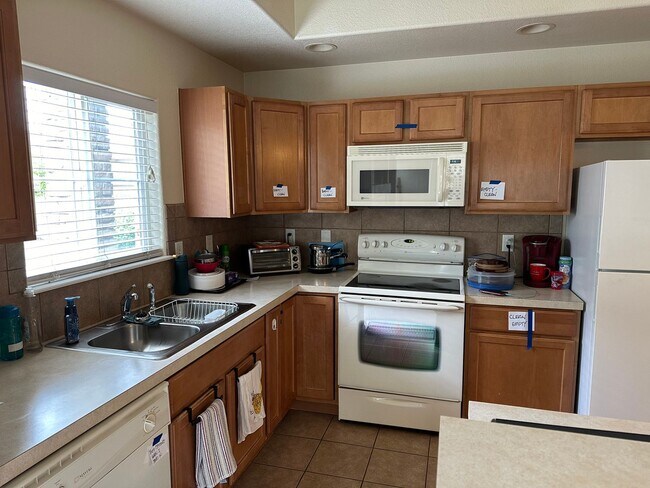 Building Photo - 2BD 2Bath with Office