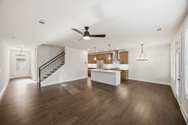 Building Photo - Walkable Lifetsyle in Westshore!