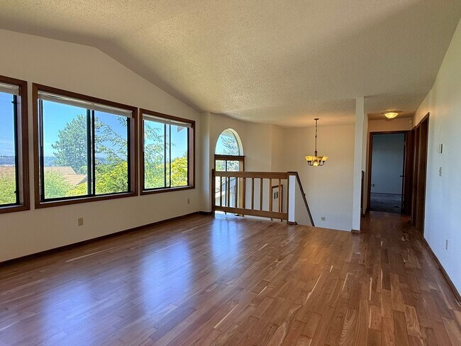Building Photo - 3bd/2ba Renton Home