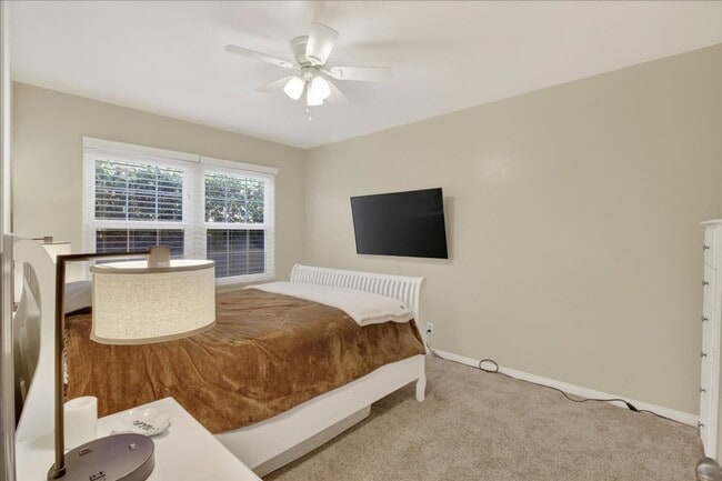 Building Photo - Beautiful & Spacious South Torrance Home