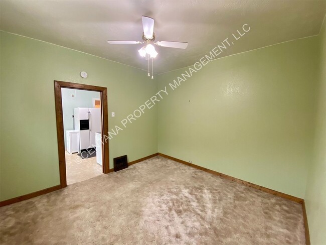 Building Photo - Spacious Two Bedroom Home on the Flats!