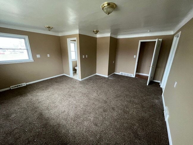 Building Photo - Stunning 3 Bedroom Brick House, near Gratiot in Roseville, freshly remodeled!