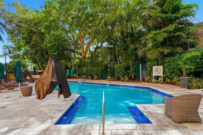 Building Photo - 2951 S Bayshore Dr