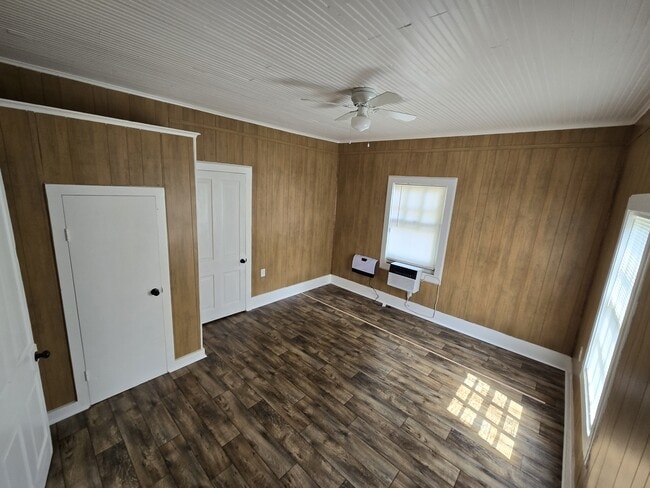 Building Photo - 129 Eisenhower St