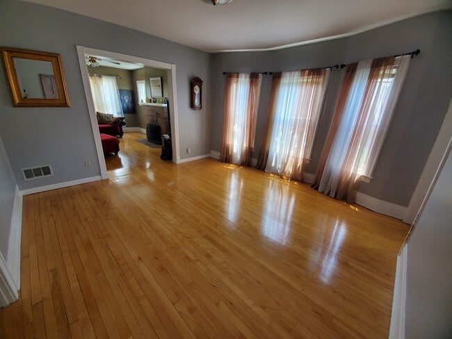 Dining Room - 142 Shotwell Park