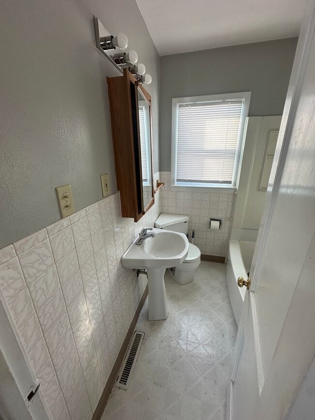 Building Photo - 3 Bedroom Updated house!  Two Stall Garage