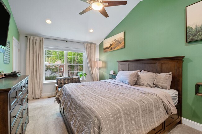 Building Photo - Stunning 4-bedroom, 2.5-bathroom rental of...