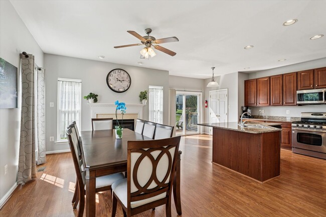 Building Photo - 3B/2.5B End Unit Townhome in Penns Manor A...