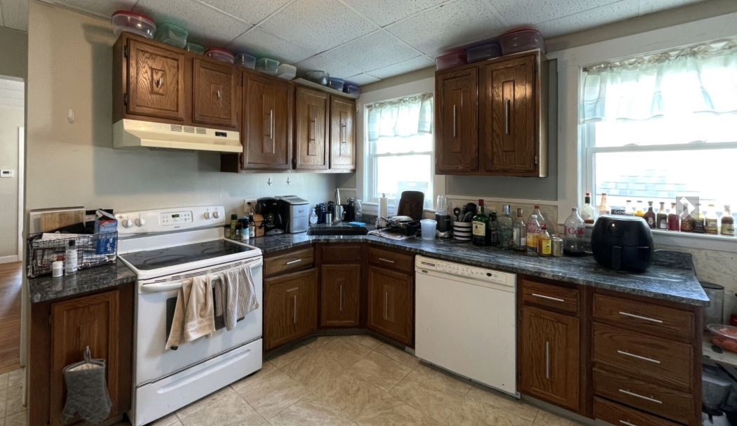 Building Photo - 14 Dow St