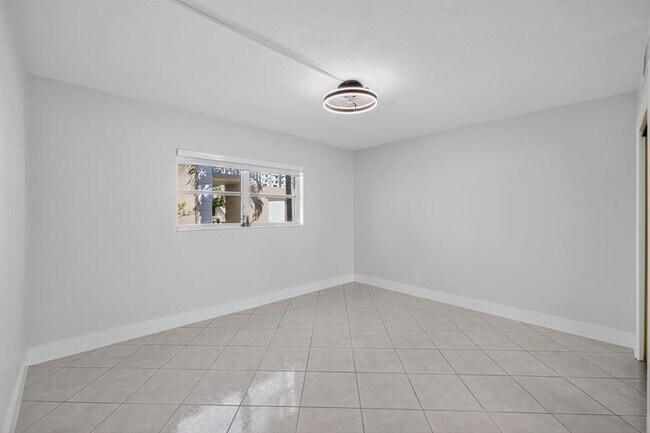 Building Photo - 510 SW 15th St