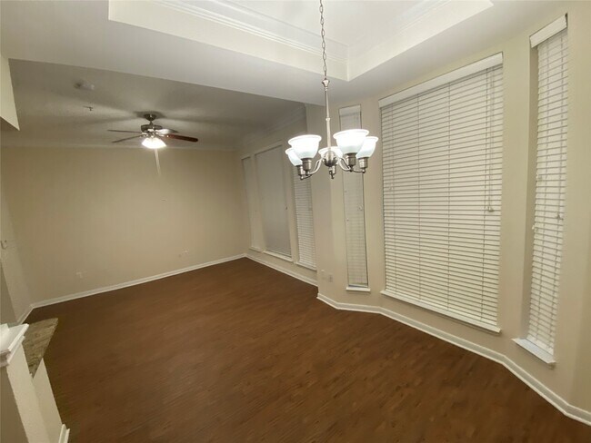 Building Photo - 1901 Post Oak Park Dr