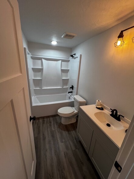 Building Photo - 8848 Daisy View Ln