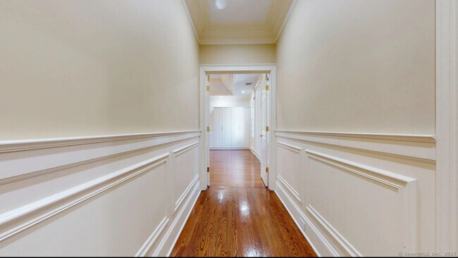 Building Photo - 59 Crescent Rd