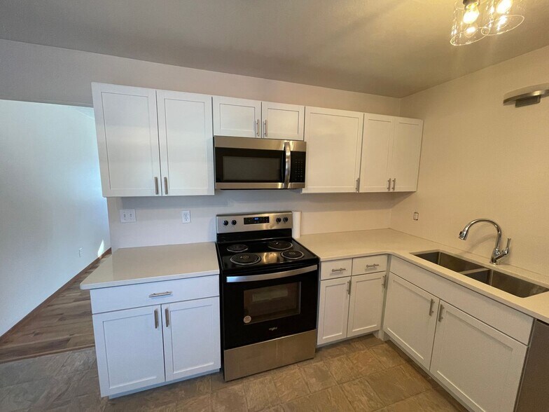 Building Photo - 308 S Main St