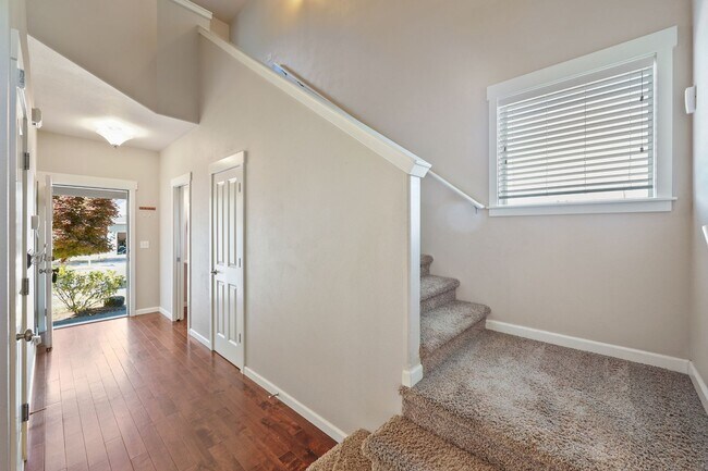 Building Photo - 4335 17th Way NE