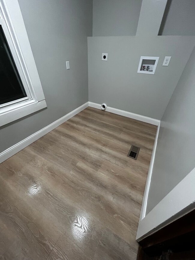 Building Photo - BEAUTIFUL RENOVATED NEW 4 BEDROOM 2 BATH HOUSE QUIET NEIGHBORHOOD