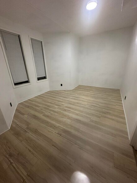 Building Photo - 3343 N 16th St