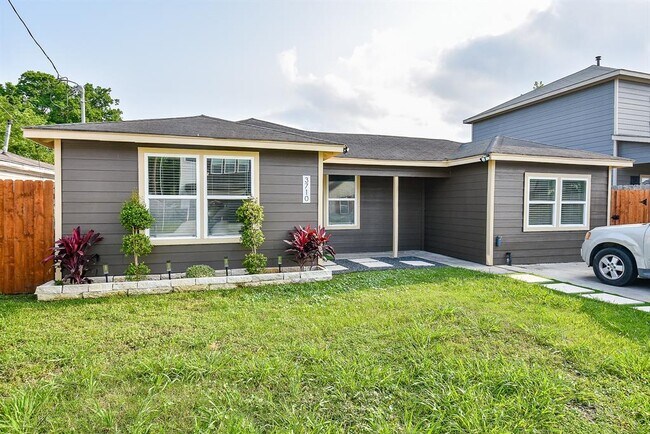 Building Photo - 3710 Dreyfus St