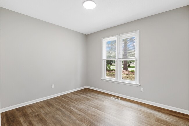 Building Photo - 118 Randall Ln