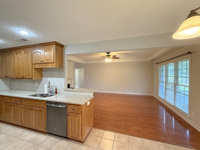 Building Photo - 238 Pebble Brook Dr