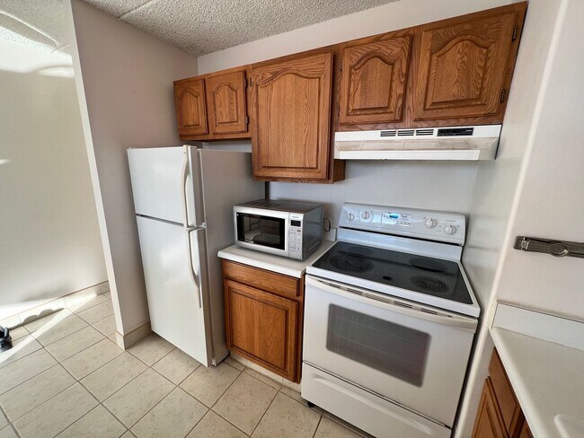 Building Photo - 411 Hobron Ln