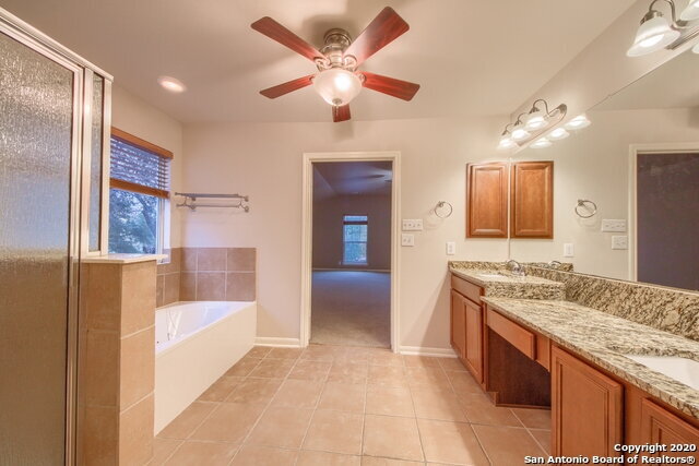 Building Photo - Situated on a desirable corner cul-de-sac lot!!