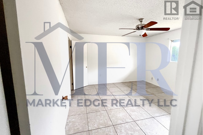 Building Photo - 3Bed/2Bath Apartment at 48th St/Thomas! Move-In Ready on 05/14/2026!--FENCED-IN YARD! NO HOA!