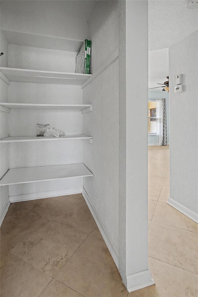 Building Photo - 100 SE 6th Ave