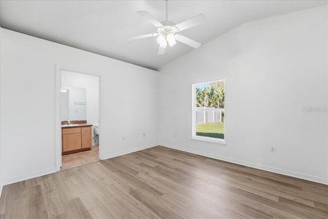 Building Photo - 933 Pecan St